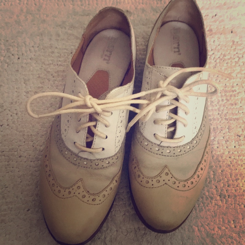 Born Oxfords white and tan